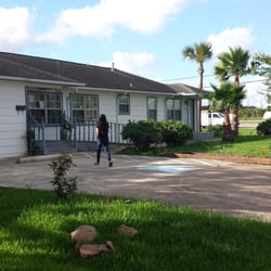 Yaya's Thai Massage Therapy - Front parking and entrance
