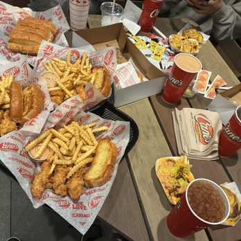 In-N-Out Burger - Burgers Near Me - La Mirada, California
