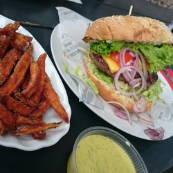Burgerbüro by Redo