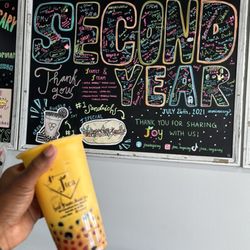 J Tea Tega Cay - Mango Boba Tea with Strawberry Pearls
