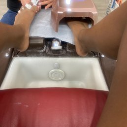 This is where you put your feet it's nasty. This is where you put your feet it's nasty.