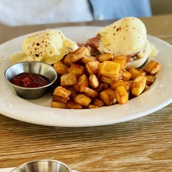 Hank's - Eggs Benedict - Coffee & Tea Near Me - Austin, Texas