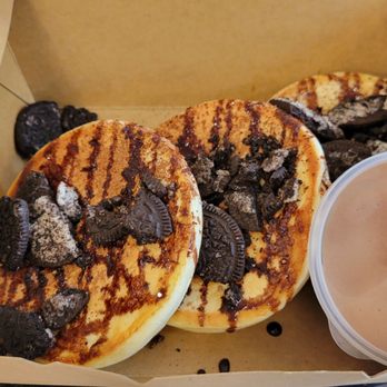 Cloud Nine Cafe Hawaii - Chocolate cream (sauce packed separately) soufflé pancakes - Desserts Near Me - Honolulu, Hawaii