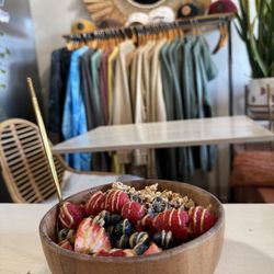 Golden Juicery - Beach Road Acai Bowl