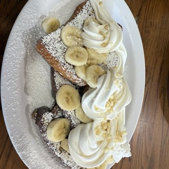 Eggs 'n Things - Waikiki Beach Eggspress - Hawaiian Sweet Bread French Toast with banana and Mac nut sprinkles. - Breakfast & Brunch Near Me - Honolulu, Hawaii Eggs 'n Things - Waikiki Beach Eggspress - Hawaiian Sweet Bread French Toast with banana and Mac nut sprinkles. - Breakfast & Brunch Near Me - Honolulu, Hawaii
