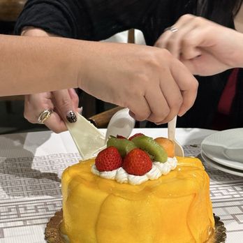 Olympic Bakery - 6 " MANGO ROUND CAKE Serve 6 - Bakeries Near Me - Temple City, California Olympic Bakery - 6 " MANGO ROUND CAKE Serve 6 - Bakeries Near Me - Temple City, California