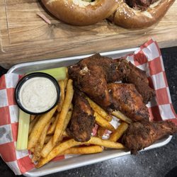 Happy hour wings/fries (Jamaican jerk) outstanding, meaty with great flavor