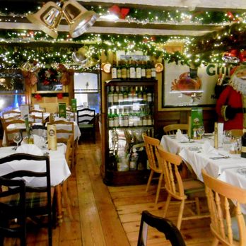 Oliver St John Gogarty - All decorated for Christmas - Pubs Near Me - Temple Bar, D Oliver St John Gogarty - All decorated for Christmas - Pubs Near Me - Temple Bar, D
