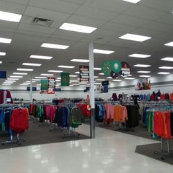 Deseret Industries - This is the cleanest thrift store you'll ever visit!!!