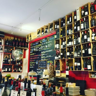 Vinoteca Vides by null