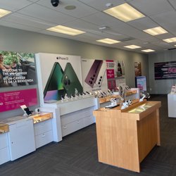 T-Mobile Authorized Retailer - Clean store and great Staff