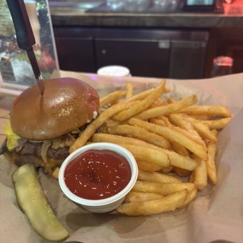 Idyllwild Brewpub - Campfire burger with fries - Brewpubs Near Me - Idyllwild, California