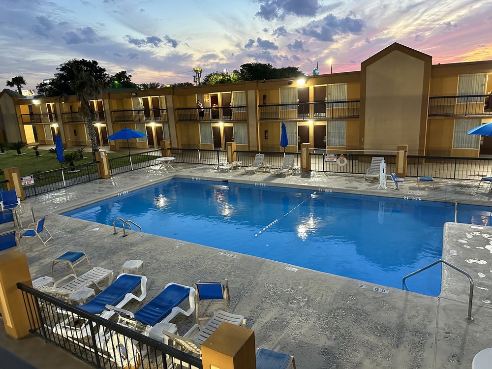 QUALITY INN MIDTOWN Updated September 2024 89 Photos & 100 Reviews