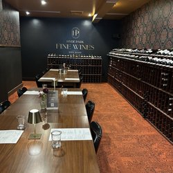 Hyde Park Fine Wines - Second room inside