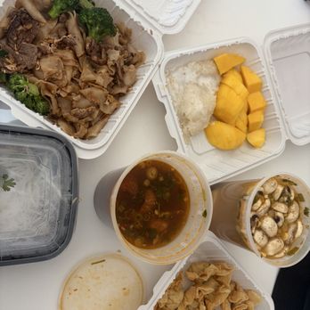 Siam On Eastlake - Pad See Eew, Mango with Sticky Rice, Duck Noodle Soup, Crab Wonton, Tom Yum (Lemon Grass) - Thai Near Me - Seattle, Washington Siam On Eastlake - Pad See Eew, Mango with Sticky Rice, Duck Noodle Soup, Crab Wonton, Tom Yum (Lemon Grass) - Thai Near Me - Seattle, Washington