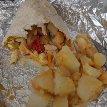 Petiscos - Chicken machaca breakfast burrito with undercooked potatoes and missing the chicken. - Tacos Near Me - Claremont, California Petiscos - Chicken machaca breakfast burrito with undercooked potatoes and missing the chicken. - Tacos Near Me - Claremont, California