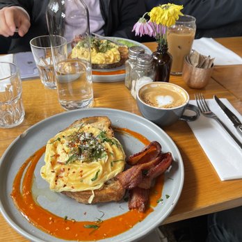 Hole In The Wall - Chili Scrambled Eggs + bacon - Australian Near Me - Brooklyn, New York