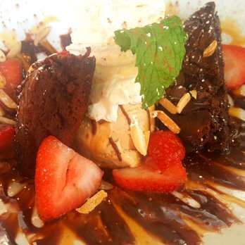 Zookers Restaurant - The brownie sundae - American Near Me - Carpinteria, California Zookers Restaurant - The brownie sundae - American Near Me - Carpinteria, California