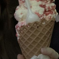 Country Whip - Strawberry Cheesecake Ice-cream