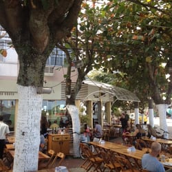 Columbia Galeteria - Bom lugar para aproveitar o "pós-praia" na sombra, com muito chopp e comida boa.