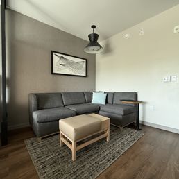 Sitting area in room. Very comfortable.