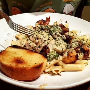 Cheddar's Scratch Kitchen - Shrimp Alfredo - American Near Me - Slidell, Louisiana