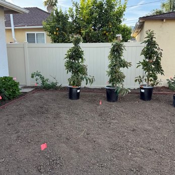Cuadras Fence - Great vinyl fence installed by Efrain Cuadras and his crew. - Fences & Gates Near Me - Compton, California