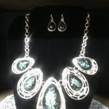 Goat Feathers Emporium - Necklace and earring set $18 - Antiques Near Me - Boulder City, Nevada Goat Feathers Emporium - Necklace and earring set $18 - Antiques Near Me - Boulder City, Nevada