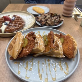 Early Birds - A Breakfast Spot - CHICKEN AND WAFFLES - Breakfast & Brunch Near Me - Las Vegas, Nevada