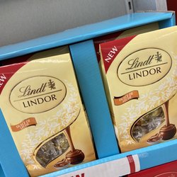 Walgreens - Dulce de Leche Lindt, whaaaaat.