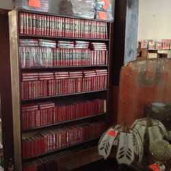 Ta' Usado - Un anaquel lleno de hermosos libros antiguos