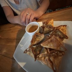 Crab Rangoon  A6. Krab Rangoon (6 pcs.)