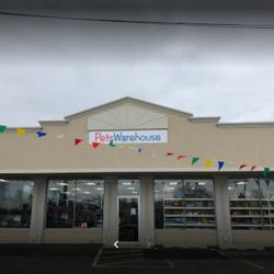 Pets Warehouse - 61 E Sunrise Hwy
Lindenhurst NY  11757