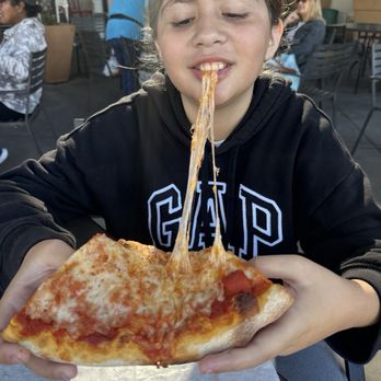 Union Pizza Company - Cheessssse pull - Pizza Near Me - Manhattan Beach, California