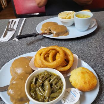 Janice's Diner - American Near Me - Cosby, Tennessee