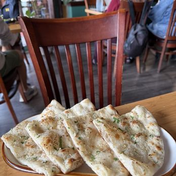 Everest Kitchen - Garlic naan - Himalayan/Nepalese Near Me - Albany, California