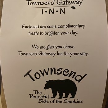 Townsend Gateway Inn - Treats - Hotels Near Me - Townsend, Tennessee