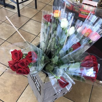 MAPCO Mart - Beautiful roses - Convenience Stores Near Me - Pleasant View, Tennessee