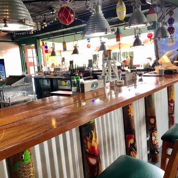 Dockside Raw Bar & Grill - Bar area - Seafood Near Me - Islamorada, Florida
