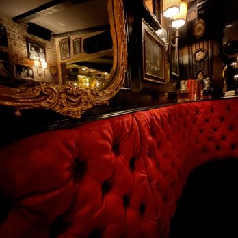 Steakhouse No. 316 - a red couch and a mirror - New American Near Me - Aspen, Colorado Steakhouse No. 316 - a red couch and a mirror - New American Near Me - Aspen, Colorado