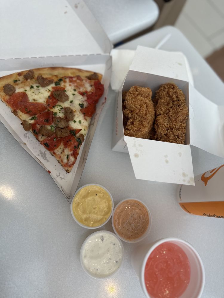 CHICKEN NOW Updated July 2024 45 Photos & 71 Reviews 817 Plaza Dr