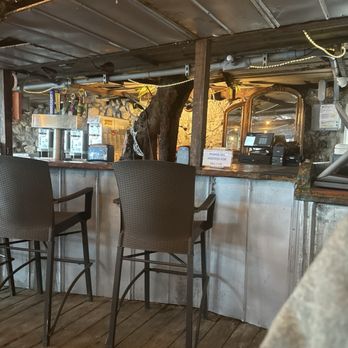 Hungry Tarpon Restaurant - Seafood Near Me - Islamorada, Florida