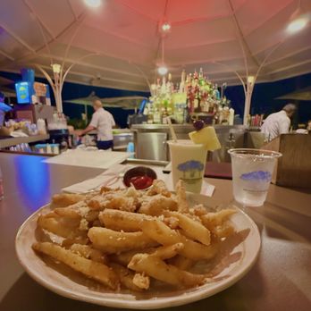 The Beach Bar - Garlic fries - Bars Near Me - Honolulu, Hawaii