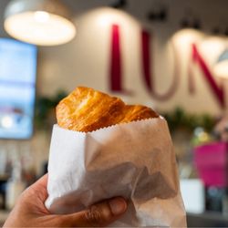 Lune Cafe - Croissant