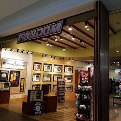 FANDOM - Mall entrance