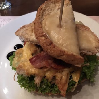 Ægir Bryggeri - Pulled Chicken sandwich - Breweries Near Me - Flåm, 14 Ægir Bryggeri - Pulled Chicken sandwich - Breweries Near Me - Flåm, 14