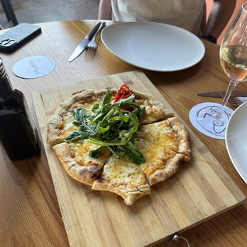 Balmori Rooftop - Four-chese pizza - Mexican Near Me - México, D.F., DIF Balmori Rooftop - Four-chese pizza - Mexican Near Me - México, D.F., DIF