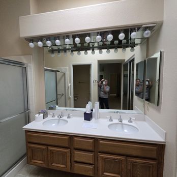 GNS Painting - BEFORE photo of bathroom - Painters Near Me - Oceanside, California GNS Painting - BEFORE photo of bathroom - Painters Near Me - Oceanside, California