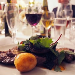 Skjalm Hvide Hotel - Hovedret: Steak af Amerikaner filet med sæsonens grøntsager, citrontimiansauce og smørristede kartofler