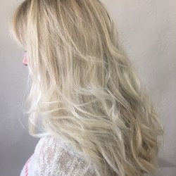 Magnolia Beauty Bar - Foilyage for a bright vanilla blonde